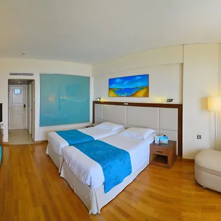 Resort Golden Bay 5*