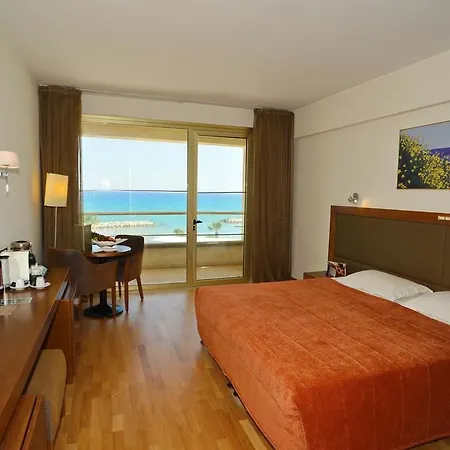 Golden Bay Lárnaca