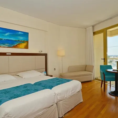 Resort Golden Bay 5*