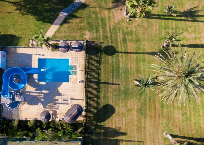 אתר נופש Golden Bay