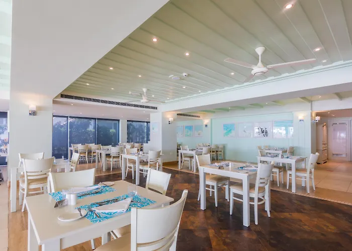 אתר נופש Golden Bay