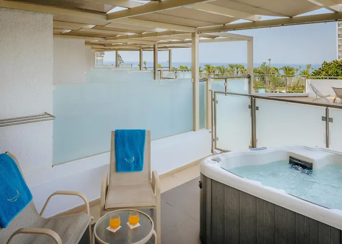 Golden Bay אתר נופש 5*