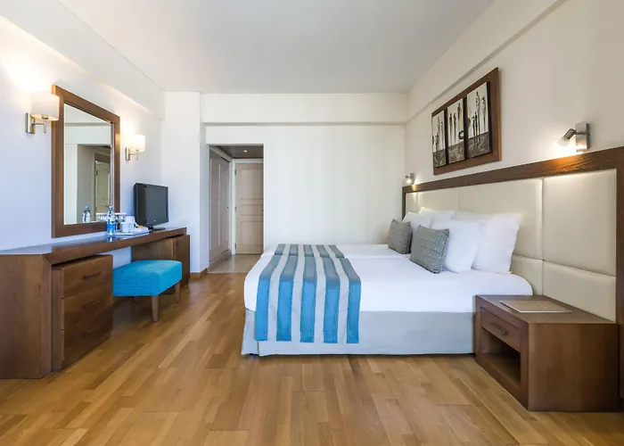 Golden Bay 5* לרנקה