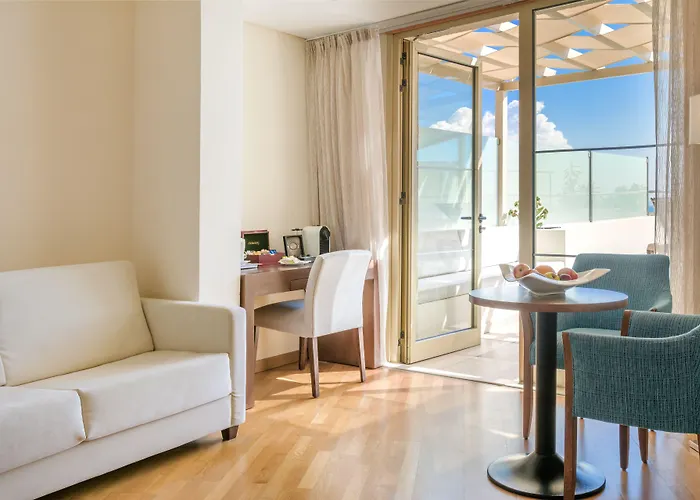 אתר נופש Golden Bay 5*