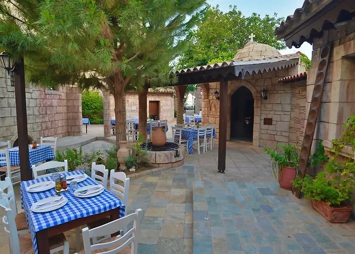 Golden Bay אתר נופש 5*