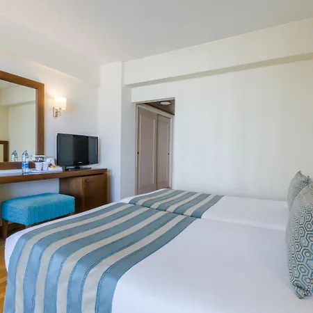 Golden Bay 5* Larnaca