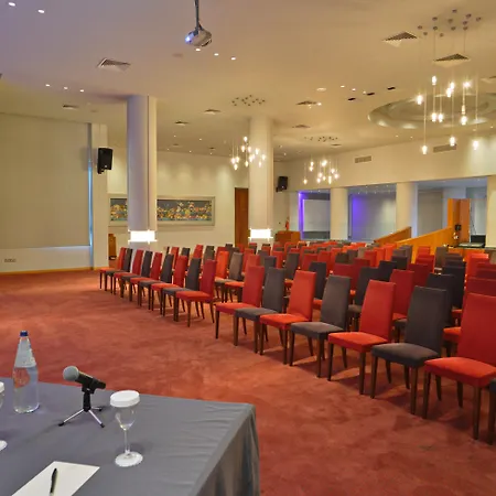 Golden Bay Θέρετρο 5*