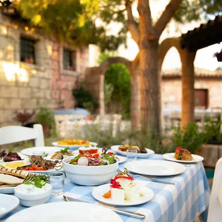 Golden Bay 5* Larnaca